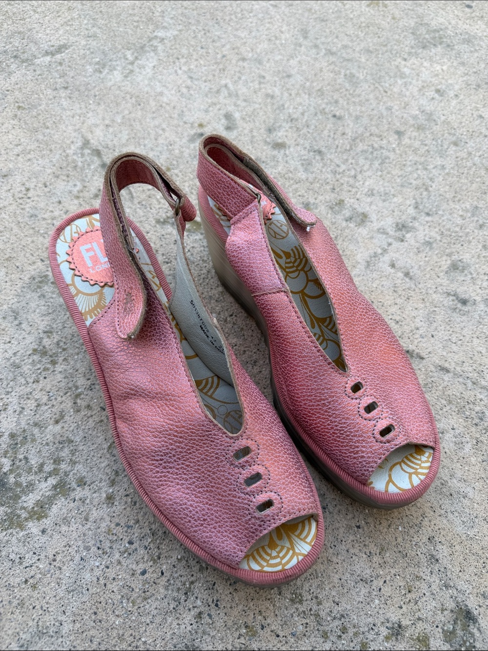 FLY LONDON Womens Yeay387Fly Pink Metallic Wedge Platform Sandal Size 37/6-6.5